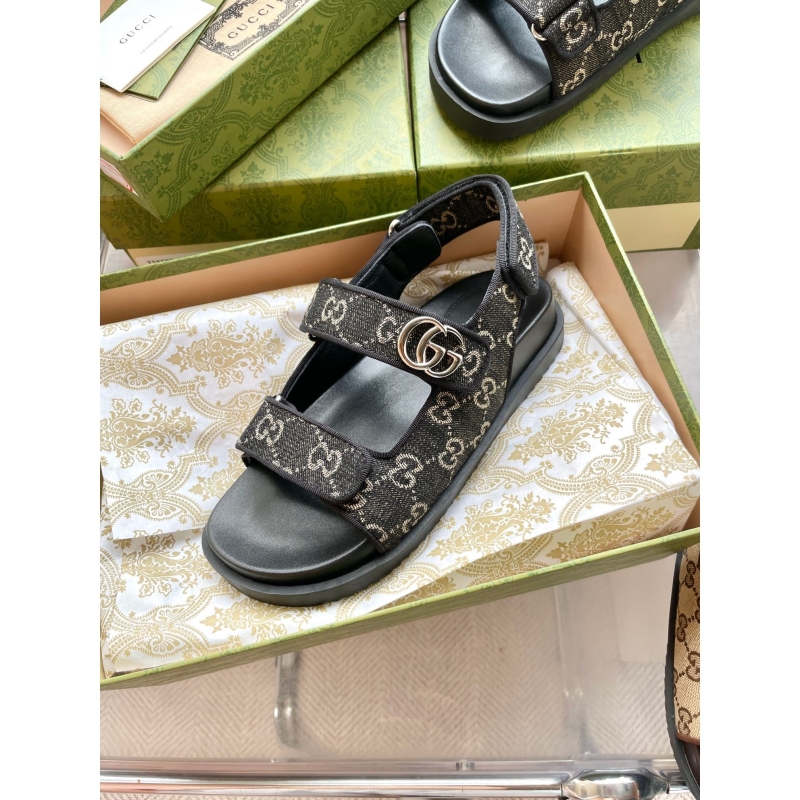 G*u*i sandals